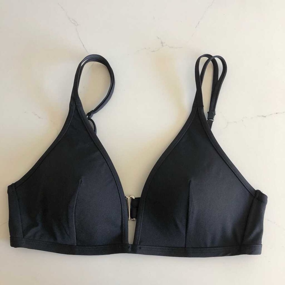 NWOT- H&M black swim top size 6-8(s/m)